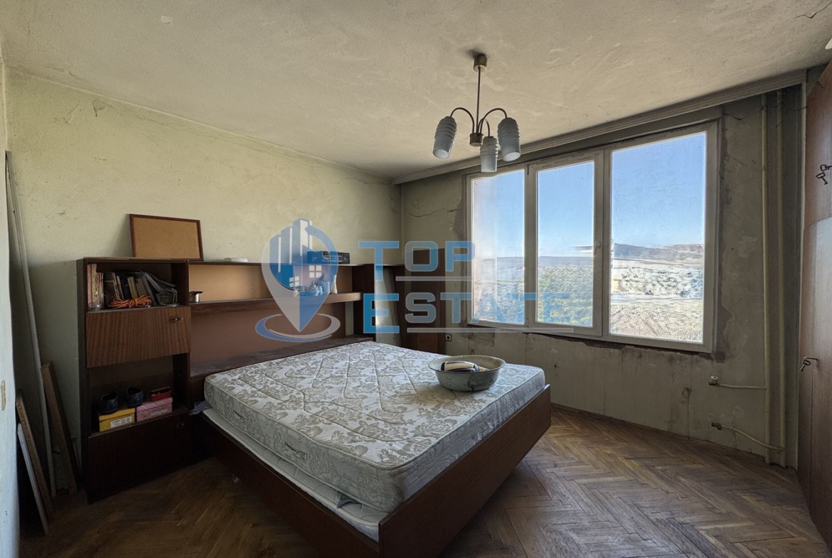 Тристаен тухлен апартамент в кв. Колю Фичето, град Велико Търново - 0