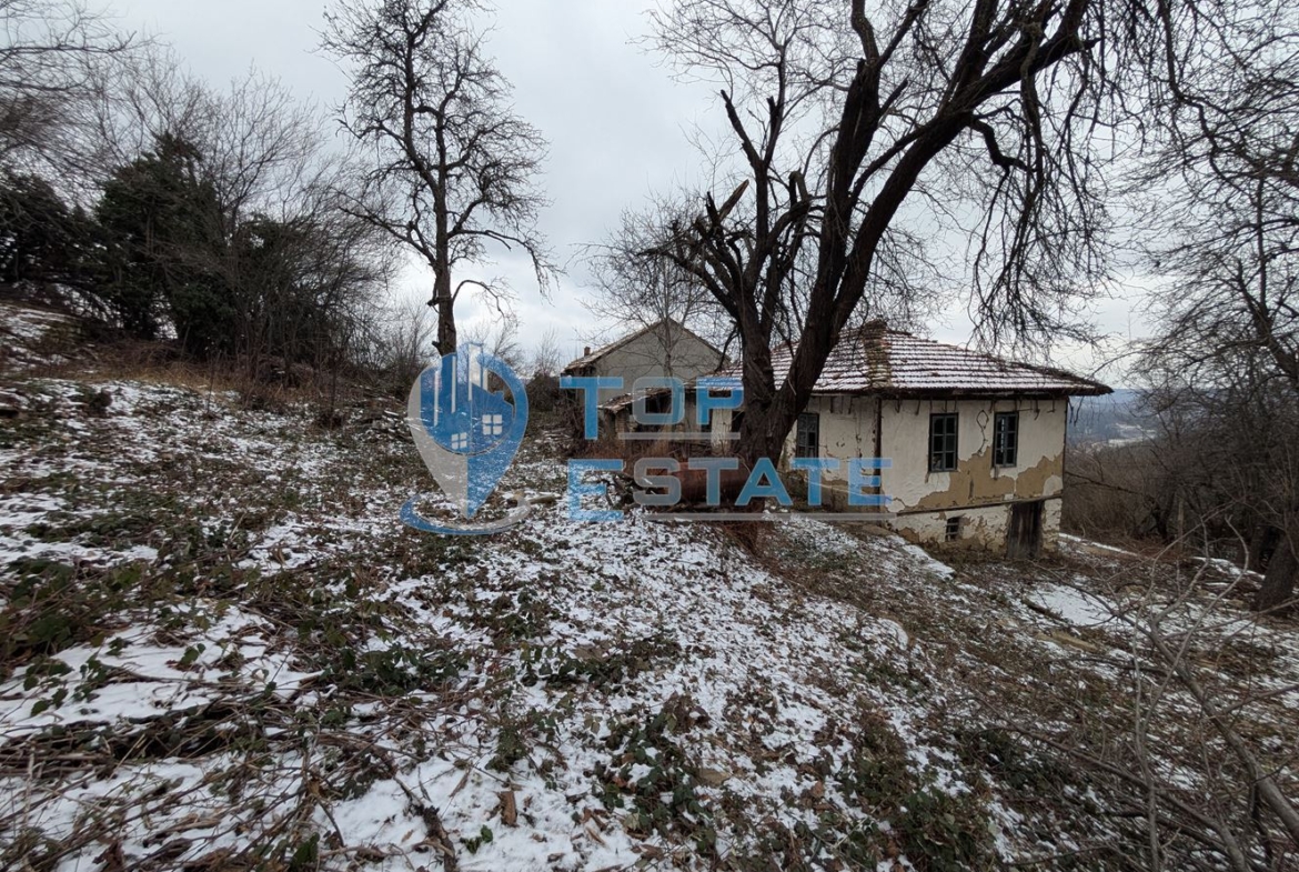 Парцел със стара къща в близост до град Трявна - 0