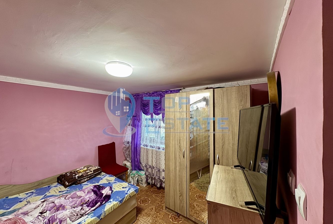 Двуетажна тухлена къща с кладенец и допълнителни постройки в село Недан, област Велико Търново - 0