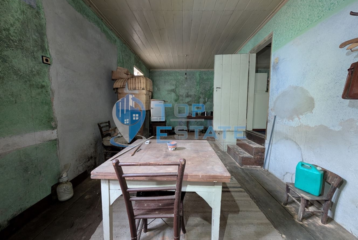 Двуетажна тухлена къща в близост до град Плачковци - 0