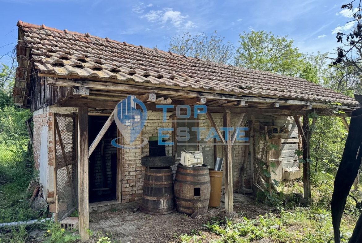 Тухлена къща с допълнителни постройки в село Миндя, област Велико Търново - 0