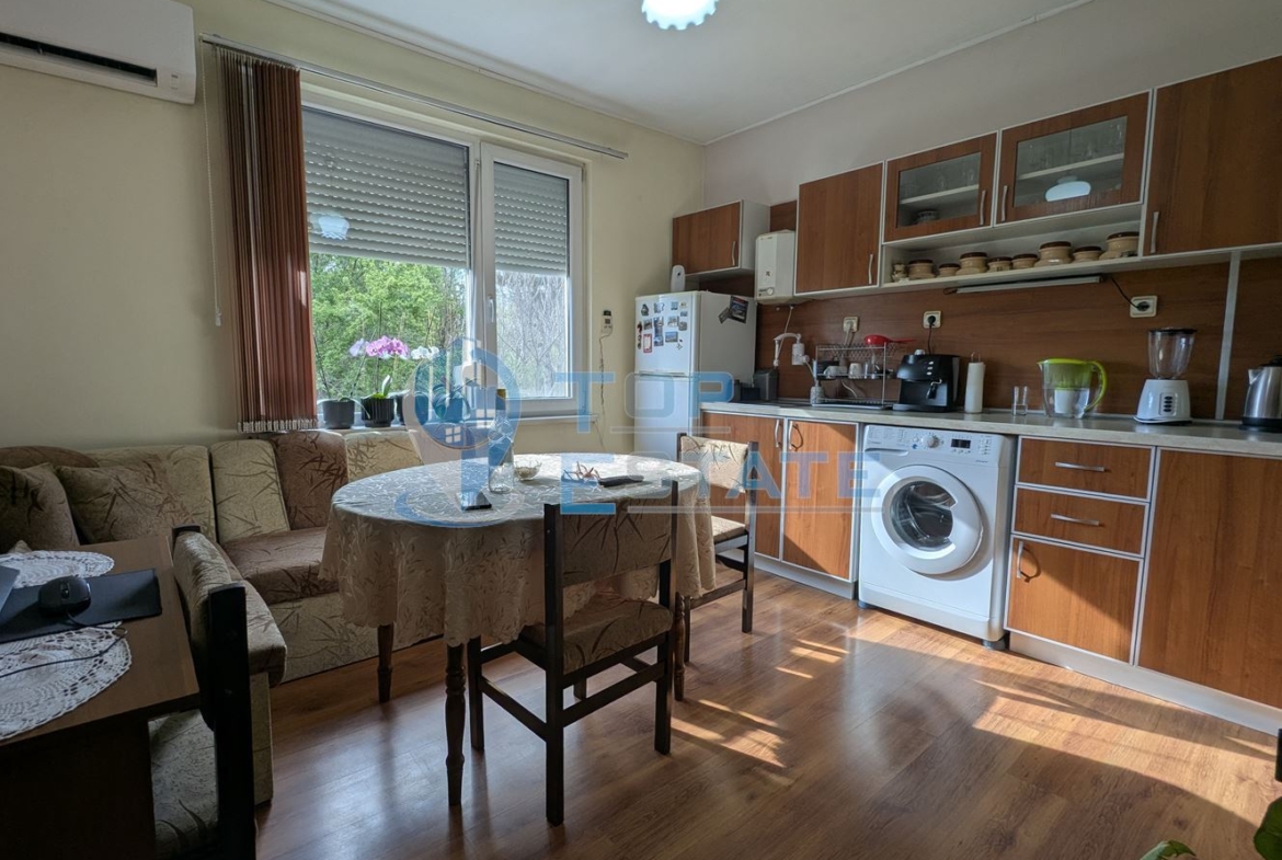 Просторна едноетажна тухлена къща в квартал Калтинец, град Горна Оряховица, област Велико Търново - 0