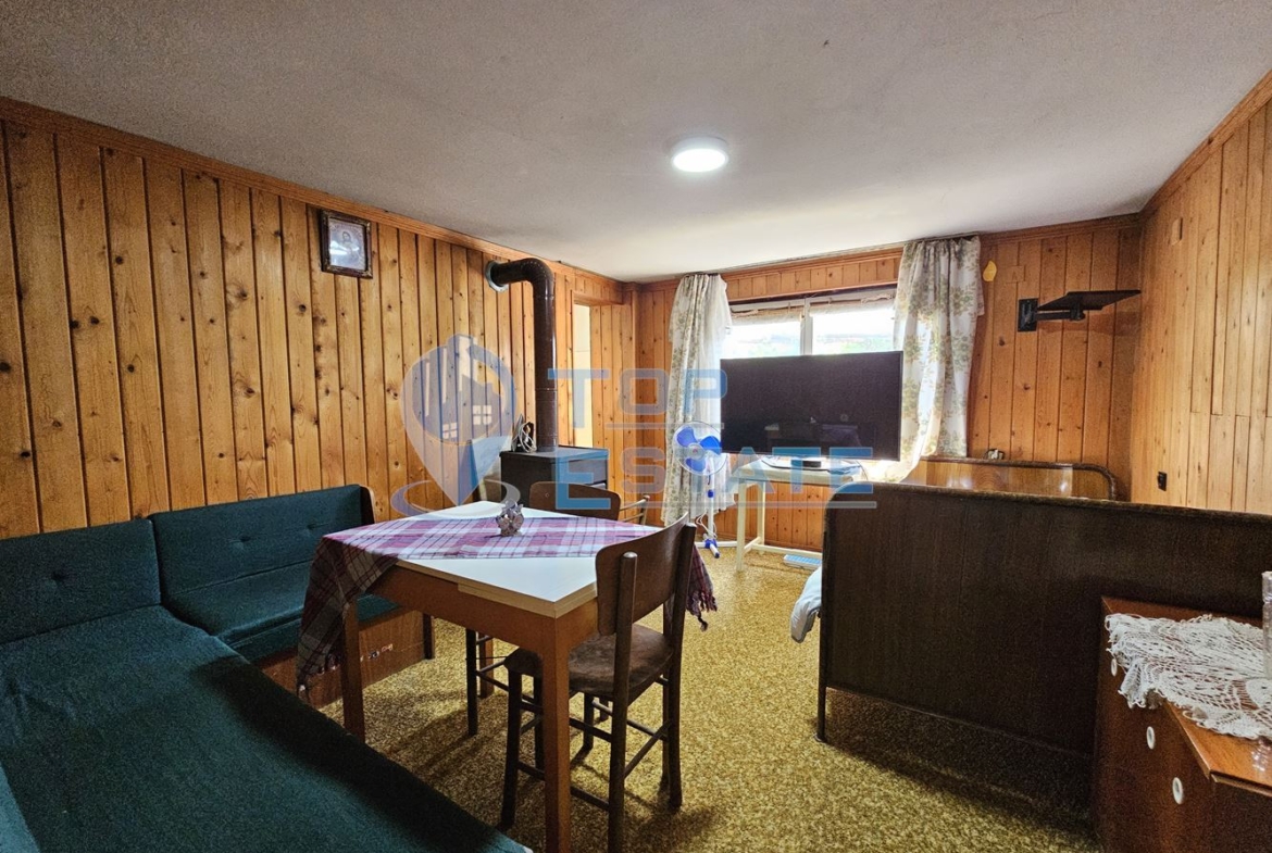 Монолитна двуетажна къща с втора къща в един двор в село Ново Градище, област Велико Търново - 0