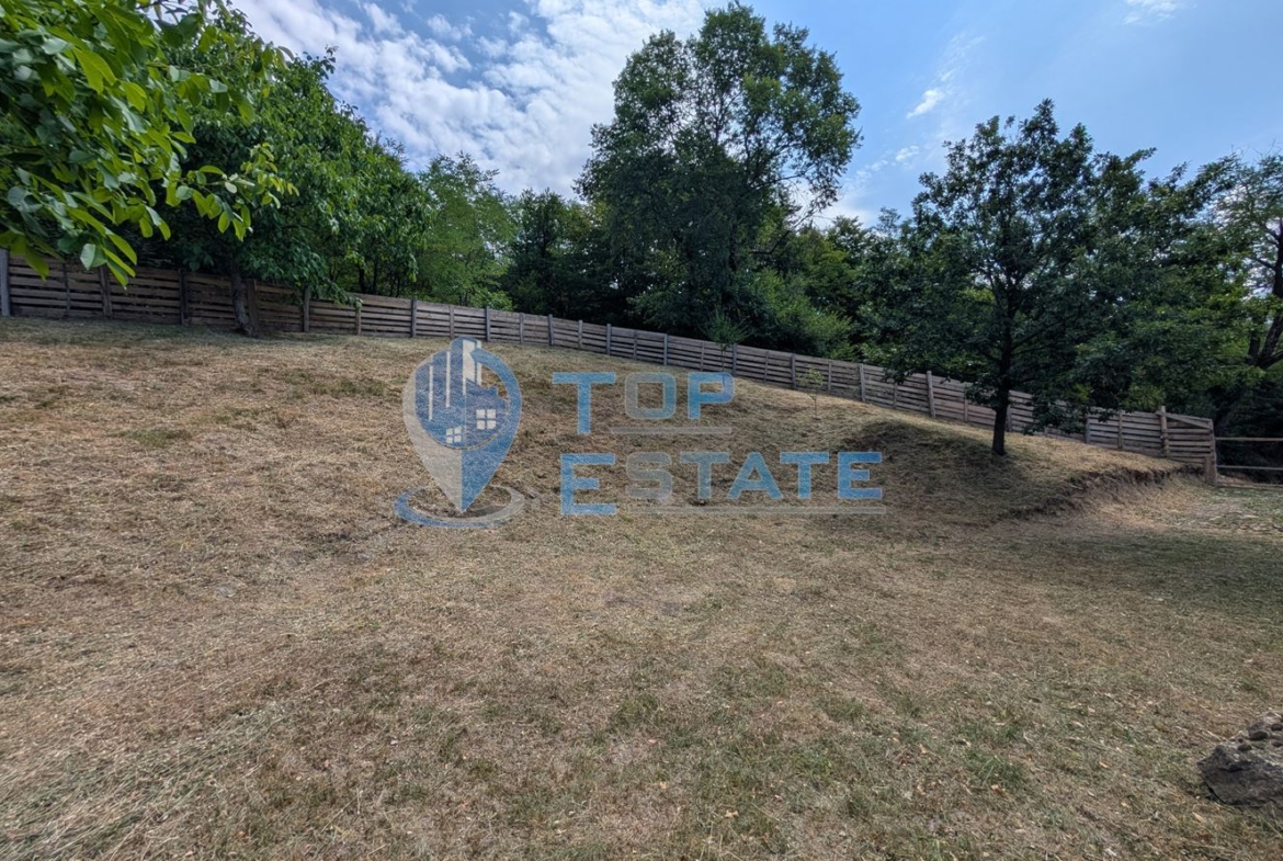 Двуетажна къща с уникална панорамна гледка в Тревненския балкан - 0