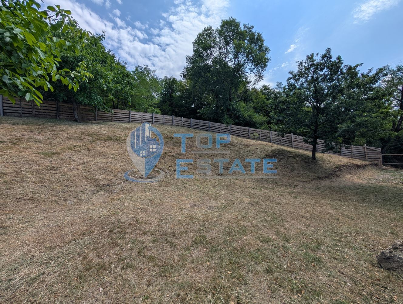 Двуетажна къща с уникална панорамна гледка в Тревненския балкан - 0