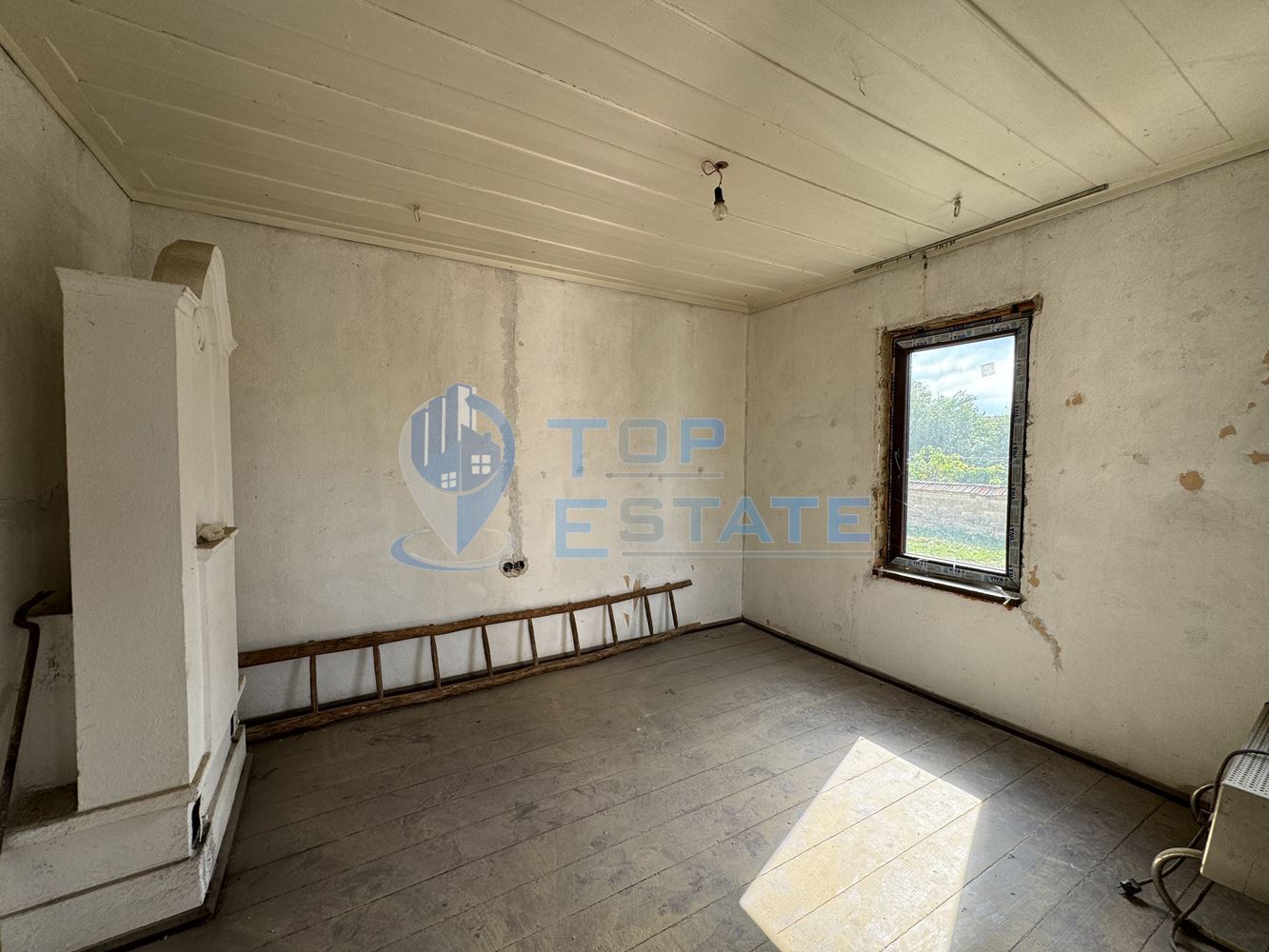 Тухлена къща с голям двор в село Горско Ново село, област Велико Търново. - 0