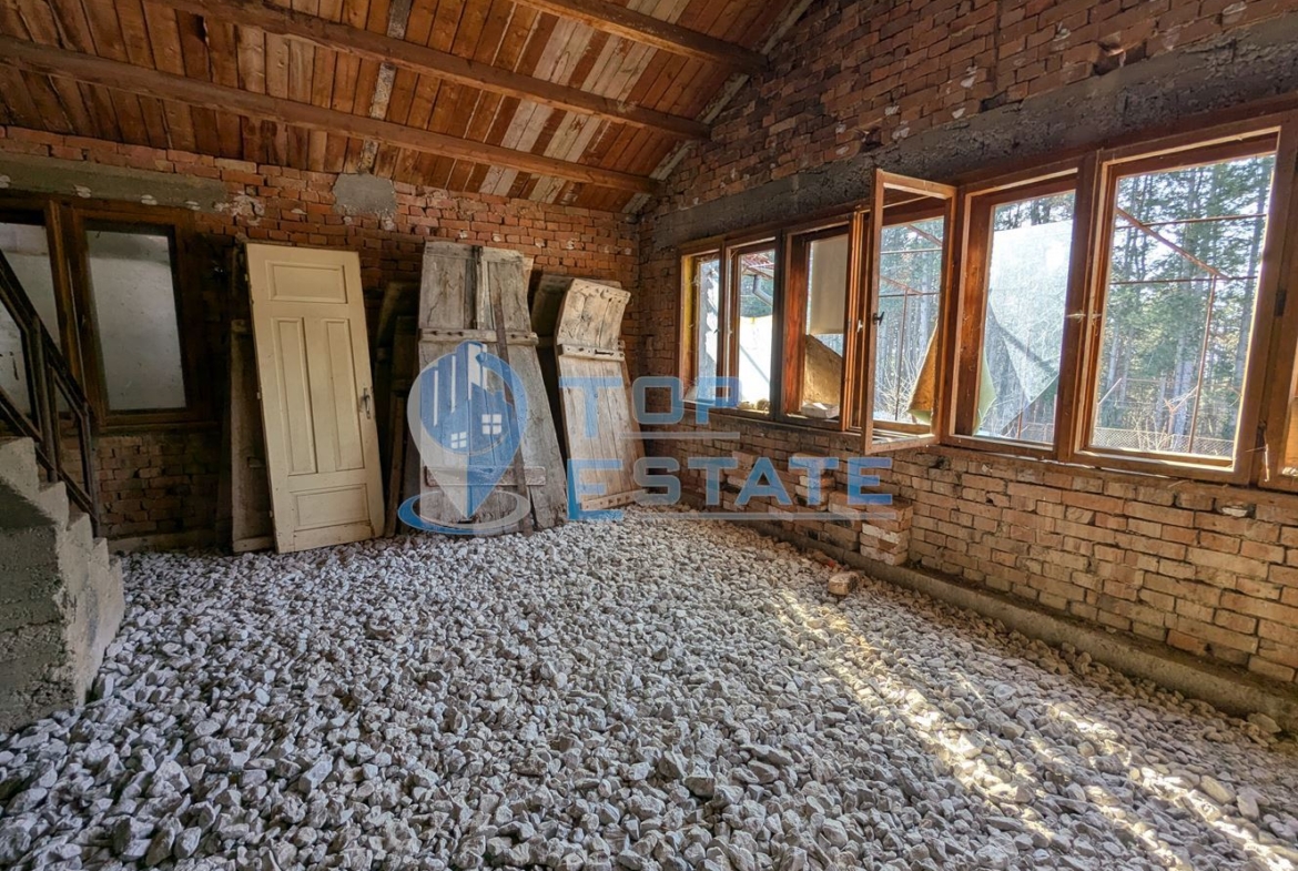 Двуетажна масивна къща с красива гледка в град Борово, област Русе - 0