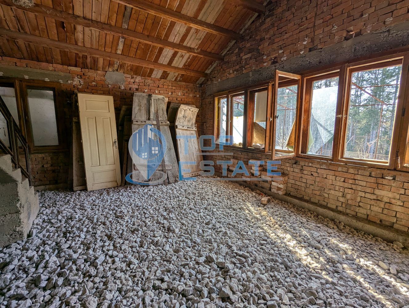 Двуетажна масивна къща с красива гледка в град Борово, област Русе-0 Двуетажна масивна къща с красива гледка в град Борово, област Русе - 0