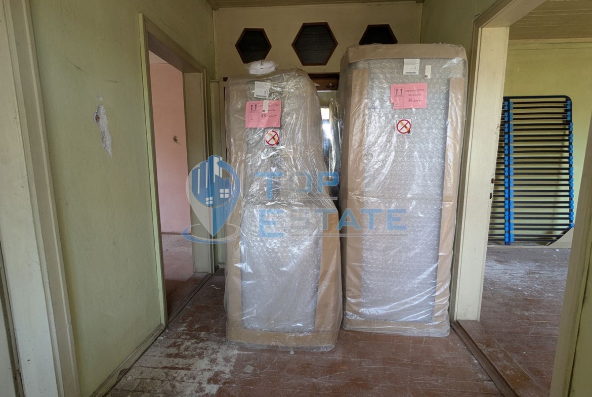 Двуетажна тухлена къща с кладенец в село Поликраище, област Велико Търново - 0