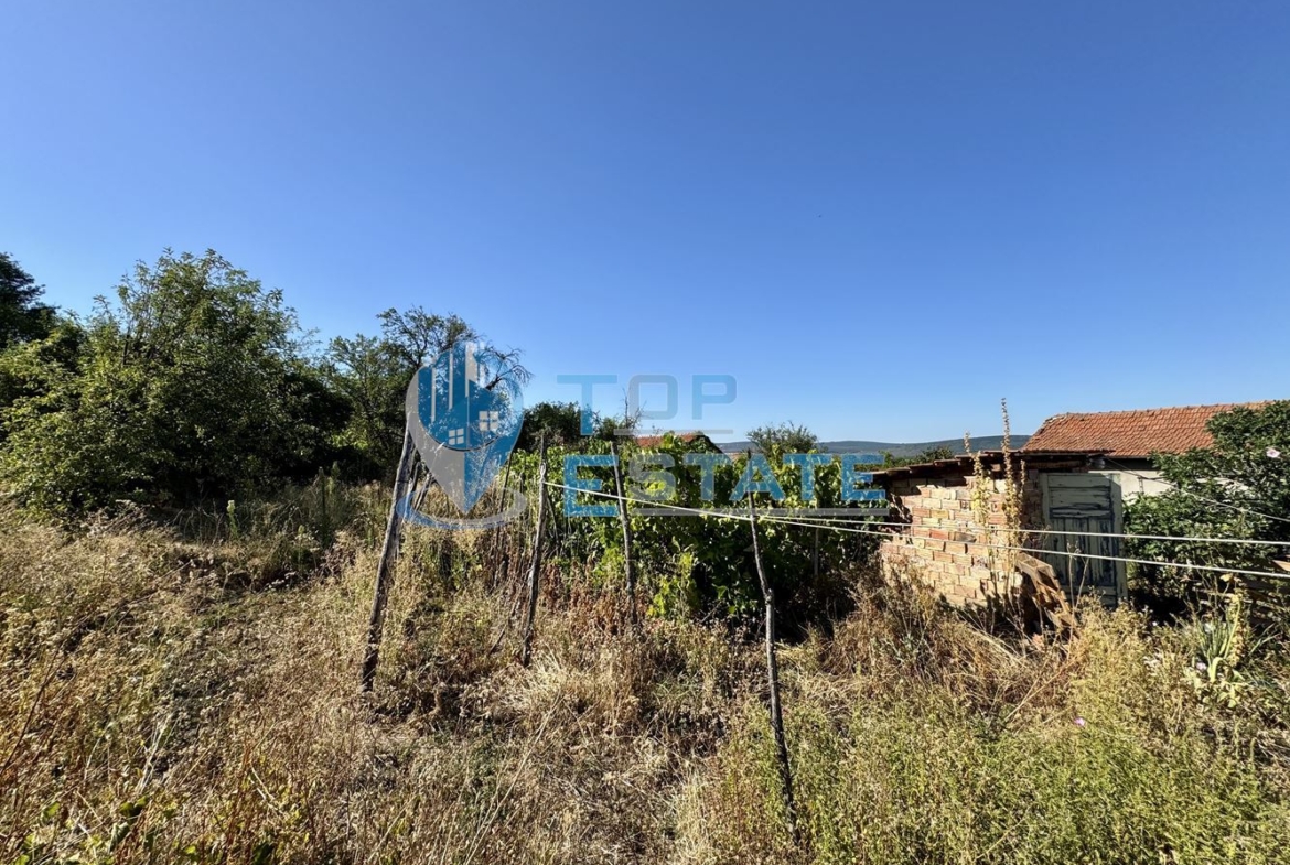 Здрава къща във високата част на село Джулюница, област Велико Търново - 0