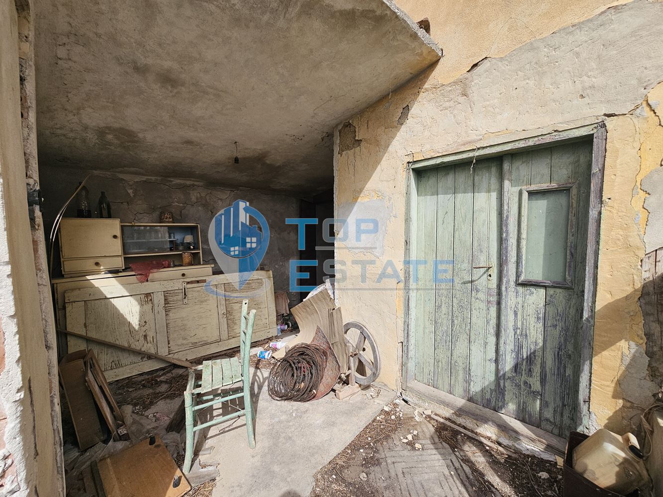 Двуетажна къща с голям двор в село Върбица, област Велико Търново - 0