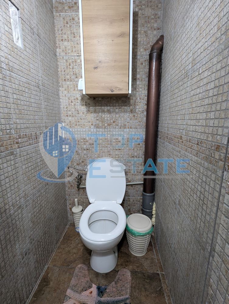 Масивна триетажна къща със сауна и басейн в близост до центъра на град Горна Оряховица, област Велико Търново - 0