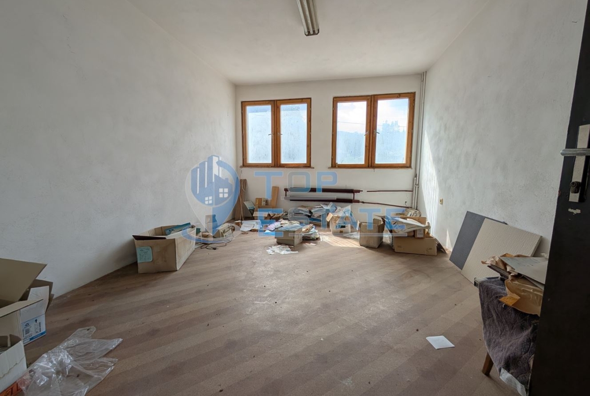 Масивна сграда за обществено обслужване в град Плачковци - 0