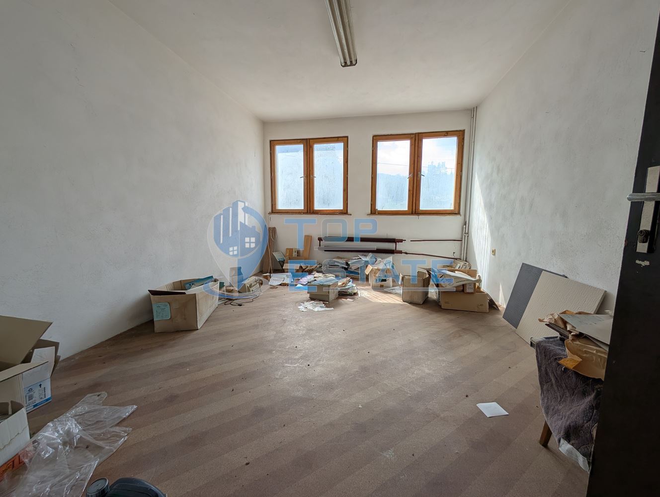 Масивна сграда за обществено обслужване в град Плачковци - 0