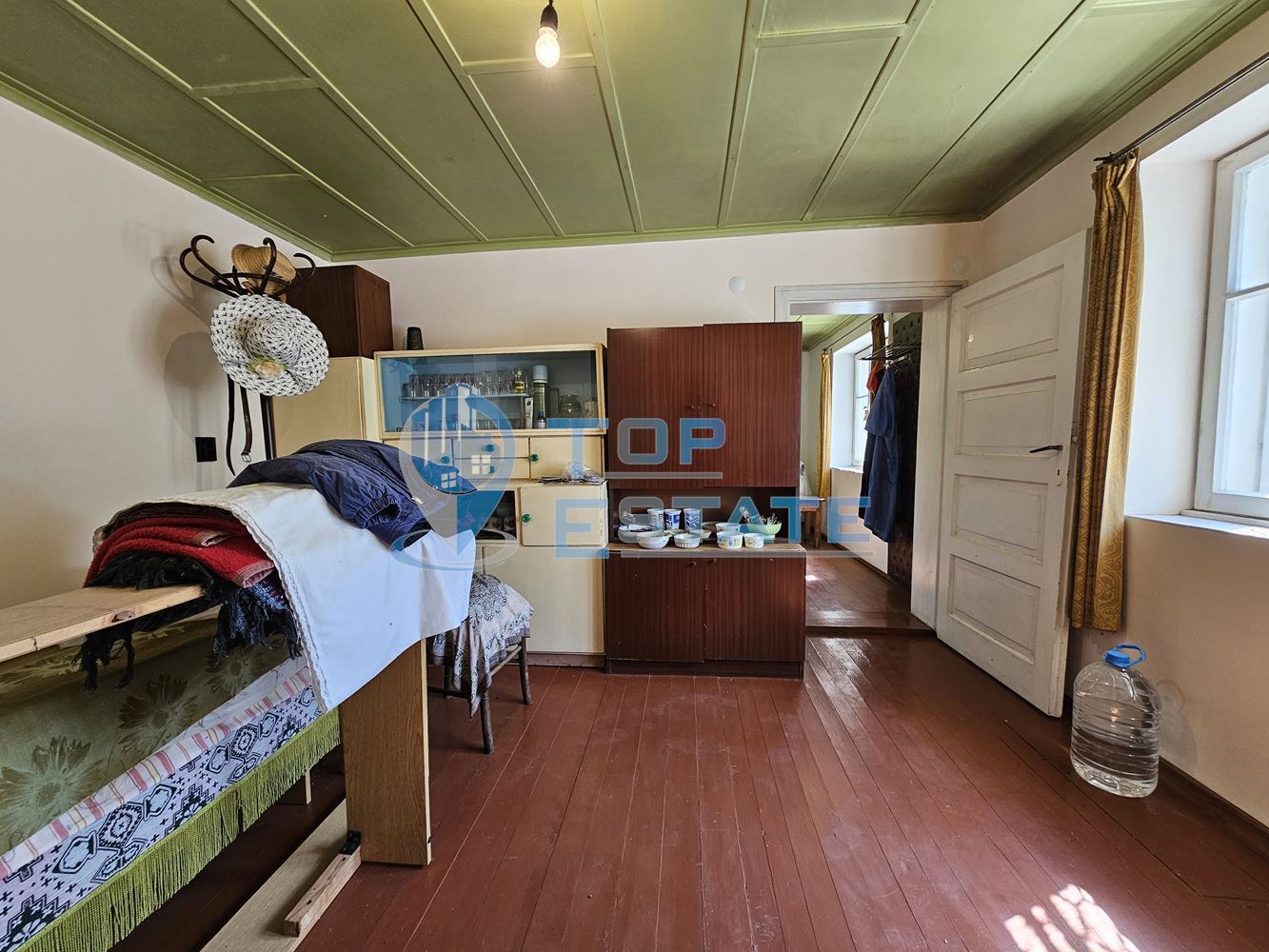 Двуетажна тухлена къща с гараж и голям двор в село Добромирка - 0