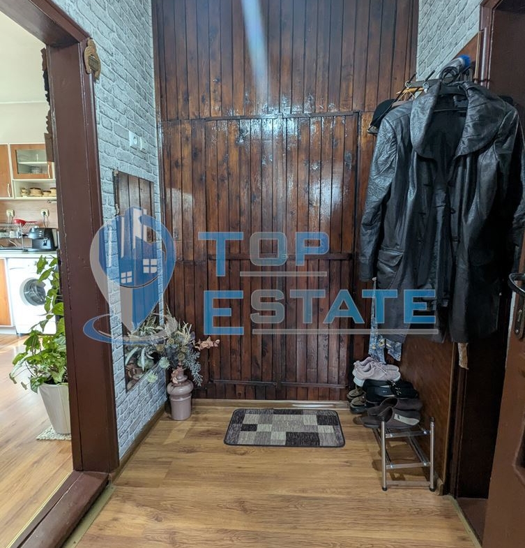 Просторна едноетажна тухлена къща в квартал Калтинец, град Горна Оряховица, област Велико Търново - 0