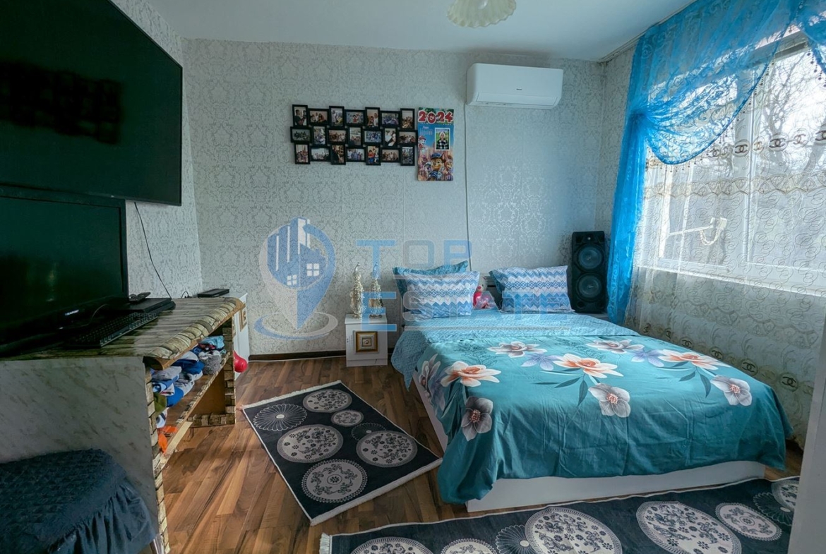 Ремонтирана масивна къща с голям и поддържан двор в село Асеново, община Стражица, област Велико Търново - 0