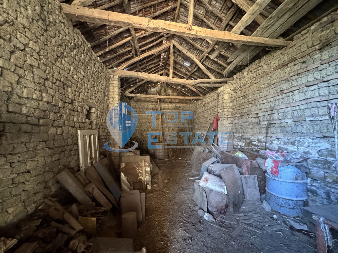 Тухлена къща с голям двор в с. Масларево, област Велико Търново - 0