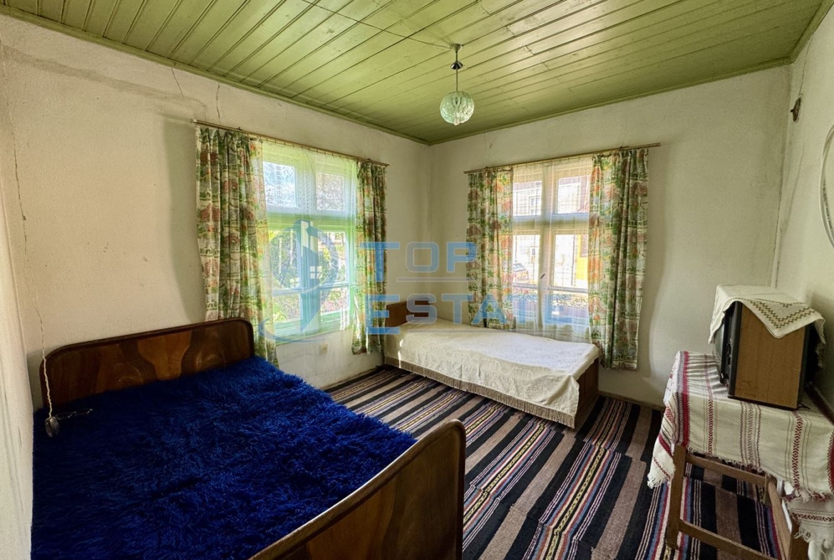 Тухлена къща с допълнителни постройки в село Миндя, област Велико Търново - 0