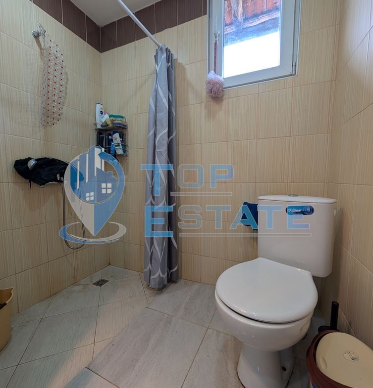 Едноетажна реновирана къща с голям двор в село Сливовица - 0