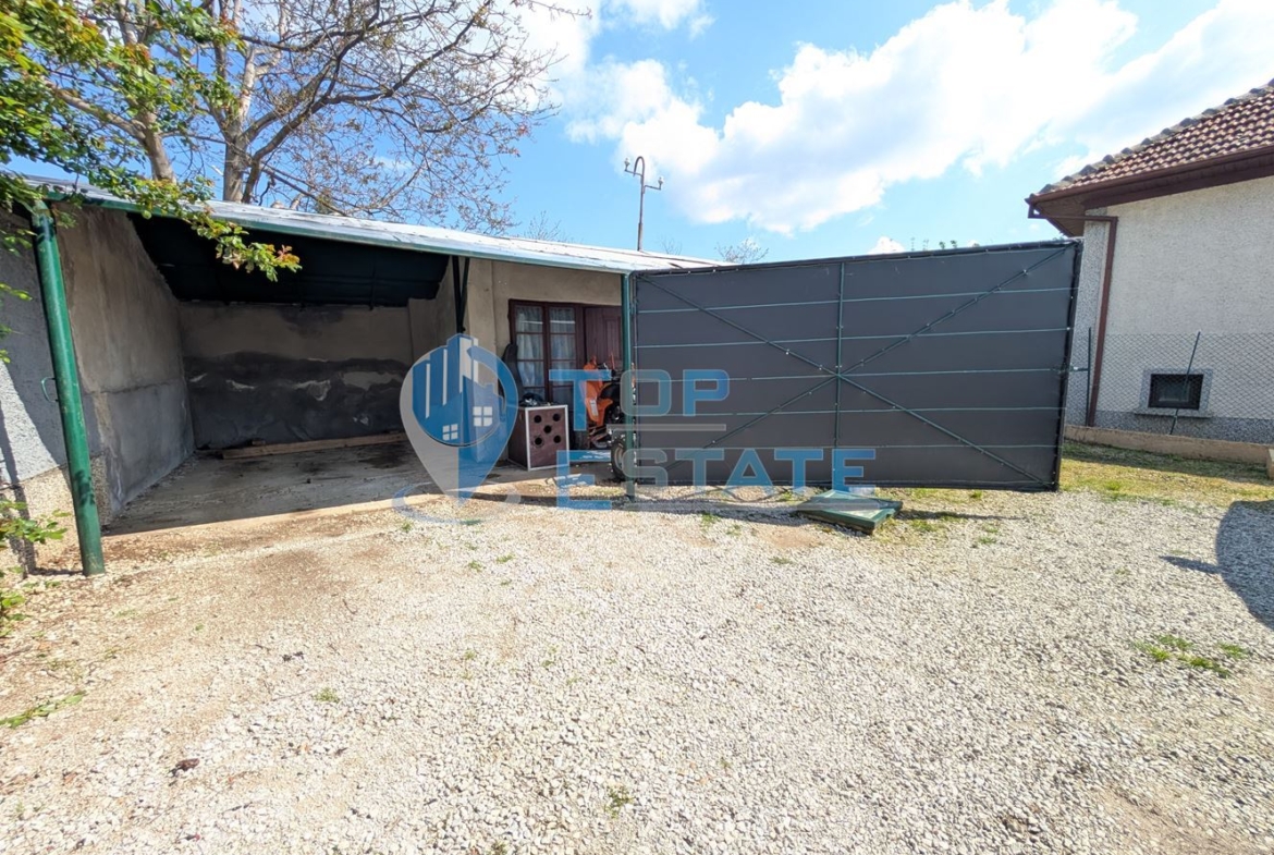 Двуетажна реновирана къща с красива панорама в село Вишовград - 0