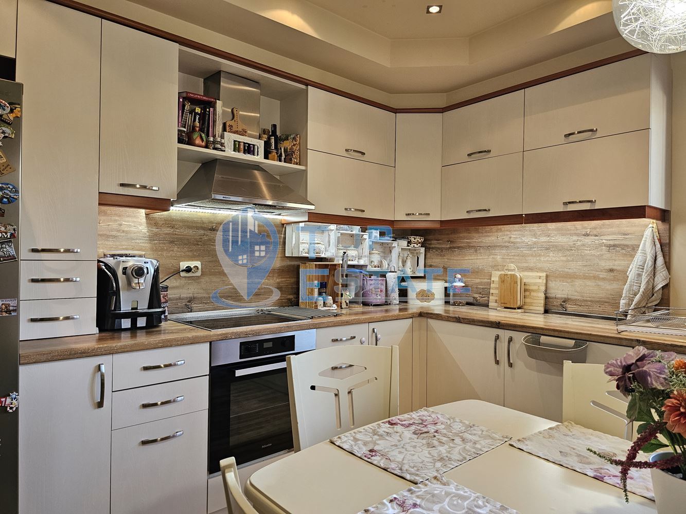 Обзаведена къща с три спални, барбекю, двор и гараж в село Поликраище, област Велико Търново-0 Обзаведена къща с три спални, барбекю, двор и гараж в село Поликраище, област Велико Търново - 0