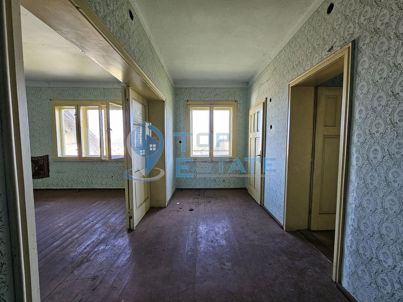 Едноетажна тухлена къща с панорамна гледка и гараж в гр. Сухиндол, обл. Велико Търново-0 Едноетажна тухлена къща с панорамна гледка и гараж в гр. Сухиндол, обл. Велико Търново - 0