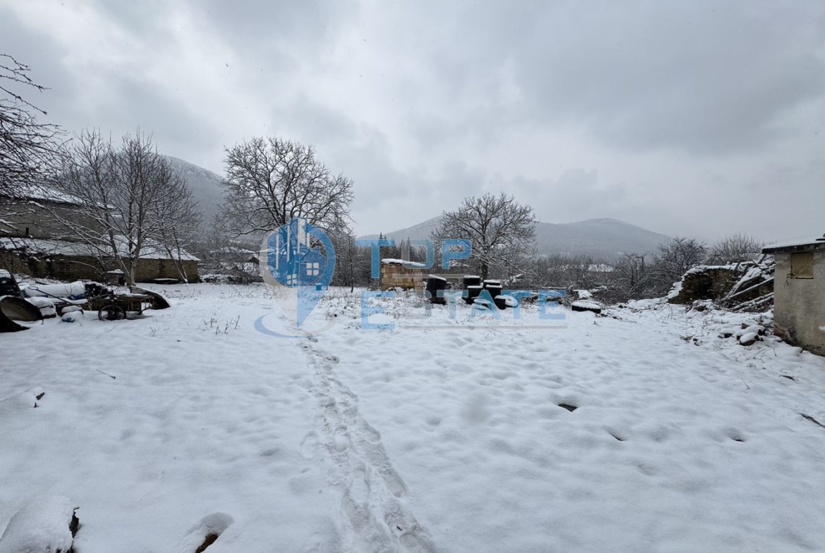 Двуетажна къща с голям двор в с. Скалско, област Габрово. - 0