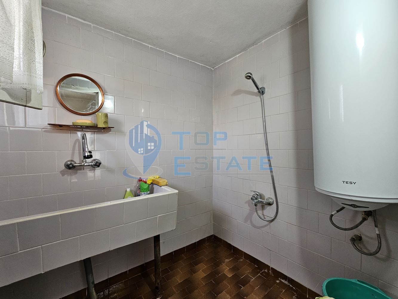 Монолитна двуетажна къща с втора къща в един двор в село Ново Градище, област Велико Търново - 0