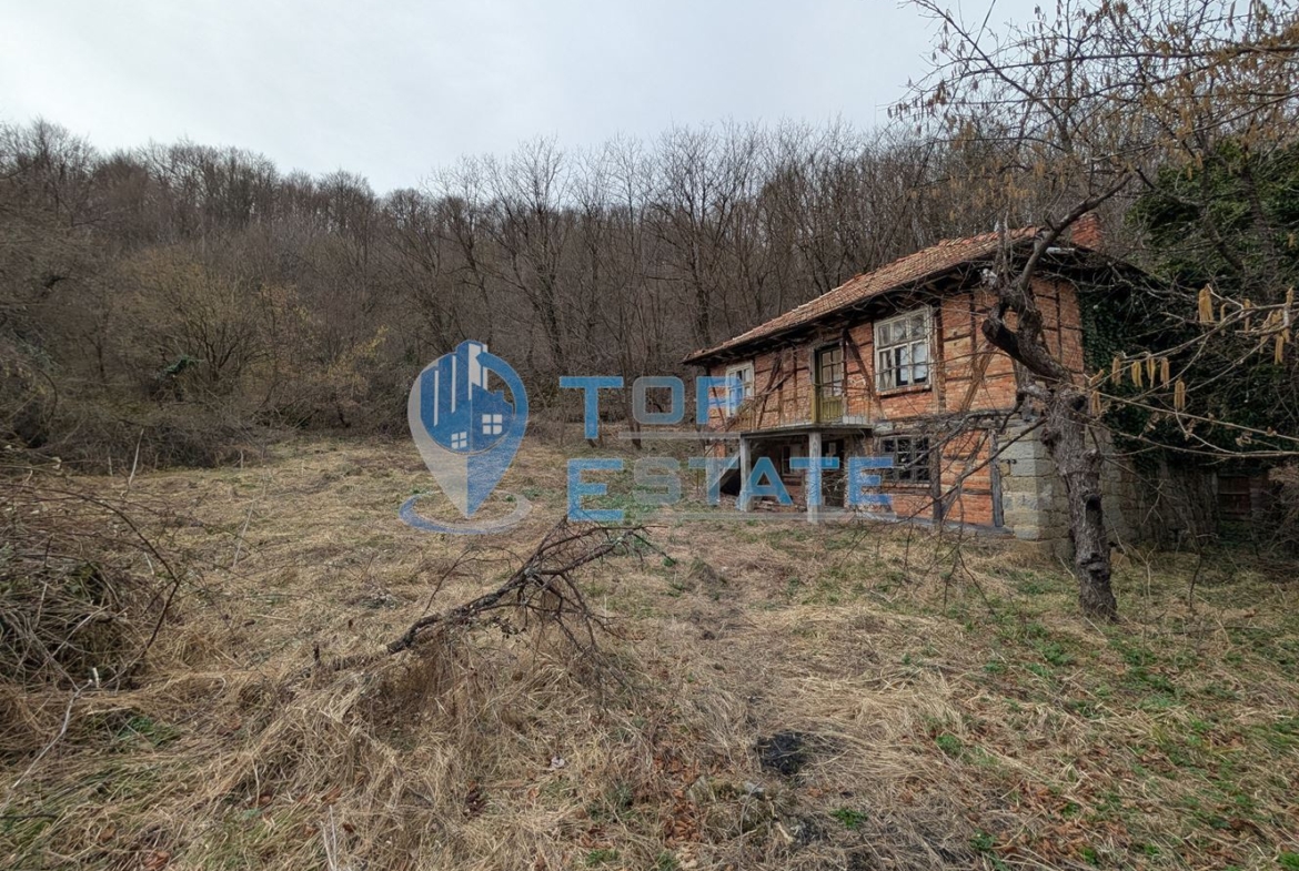 Двуетажна тухлена къща в Тревненския балкан - 0