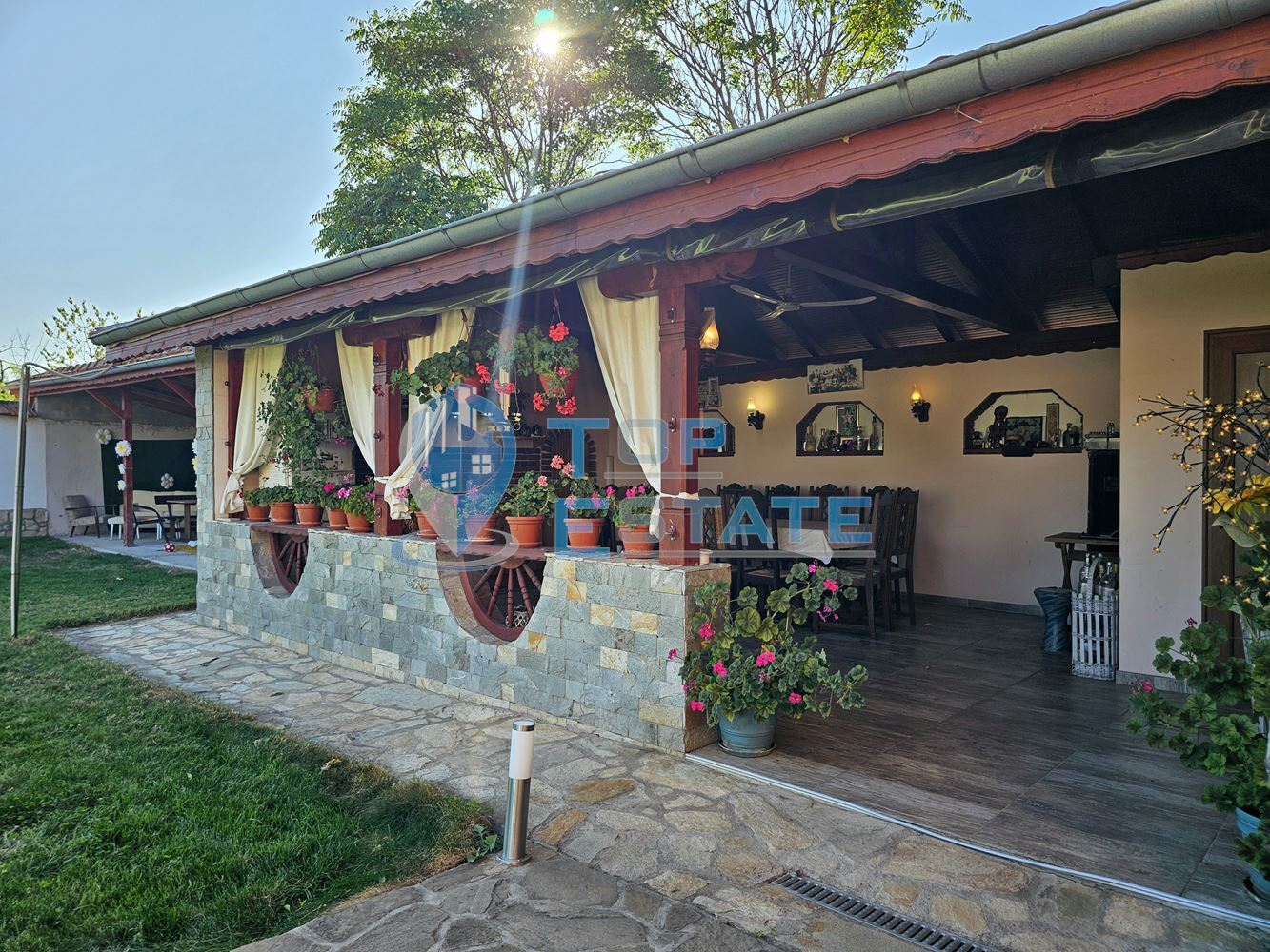 Обзаведена къща с три спални, барбекю, двор и гараж в село Поликраище, област Велико Търново-0 Обзаведена къща с три спални, барбекю, двор и гараж в село Поликраище, област Велико Търново - 0