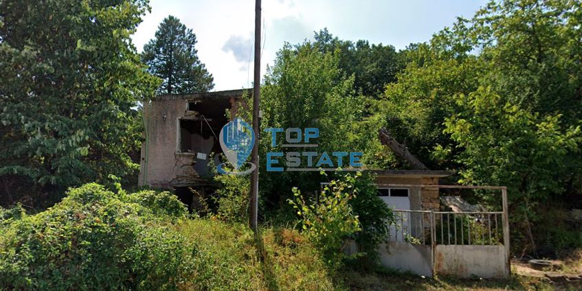 Имот с голям двор и кладенец в с. Керека, област Габрово - 0