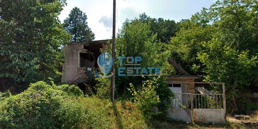 Имот с голям двор и кладенец в с. Керека, област Габрово - 0