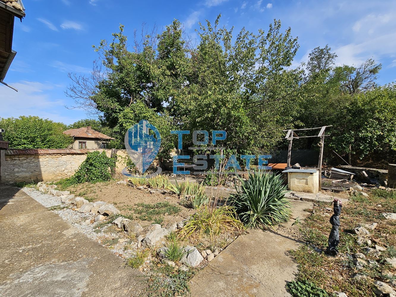 Ремонтирана и обзаведена къща с два санитарни възела в село Хотница, област Велико Търново - 0