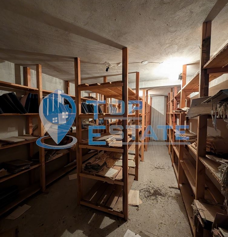 Масивна сграда за обществено обслужване в град Плачковци - 0