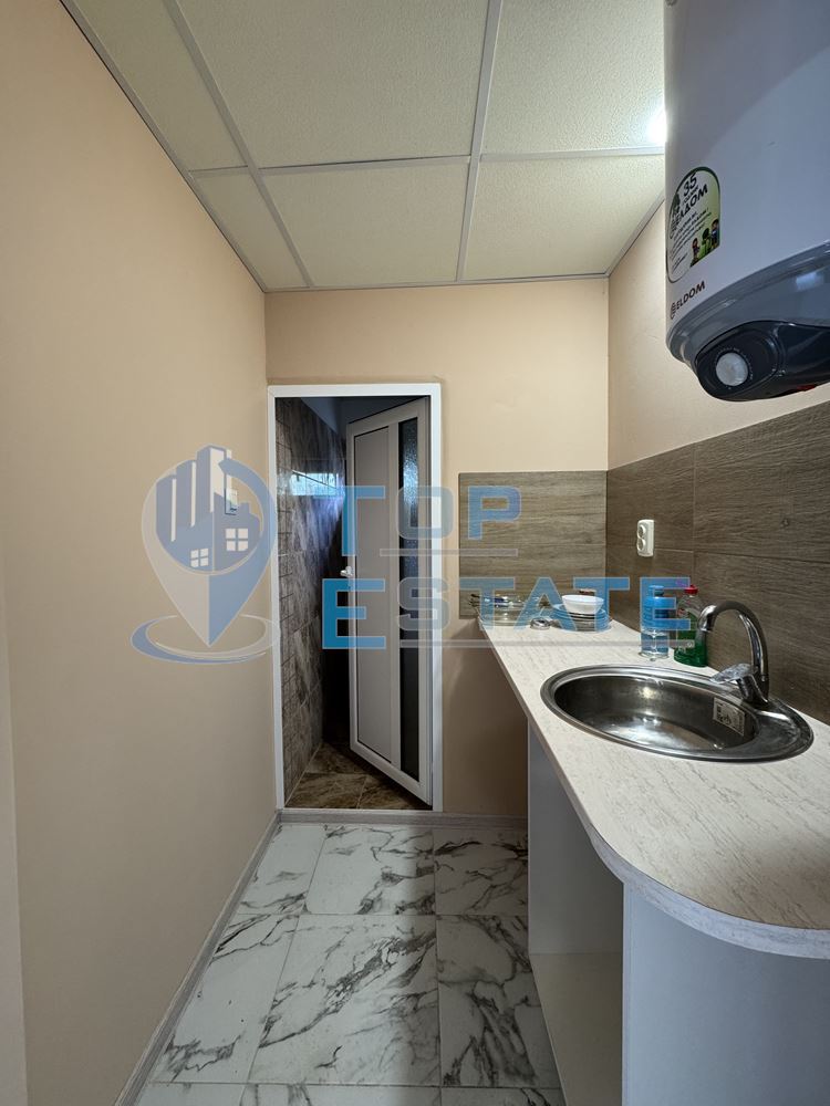 Къща с кладенец и допълнителна постройка в село Пчелище, област Велико Търново - 0