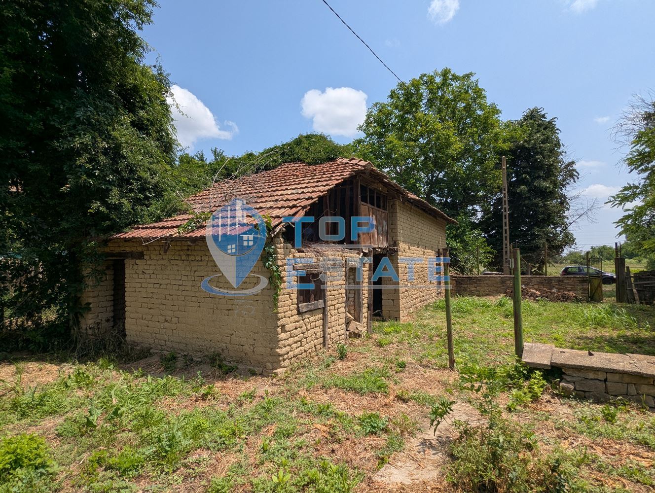 Двуетажна тухлена къща разположена в село Стамболово, община Павликени, област Велико Търново - 0