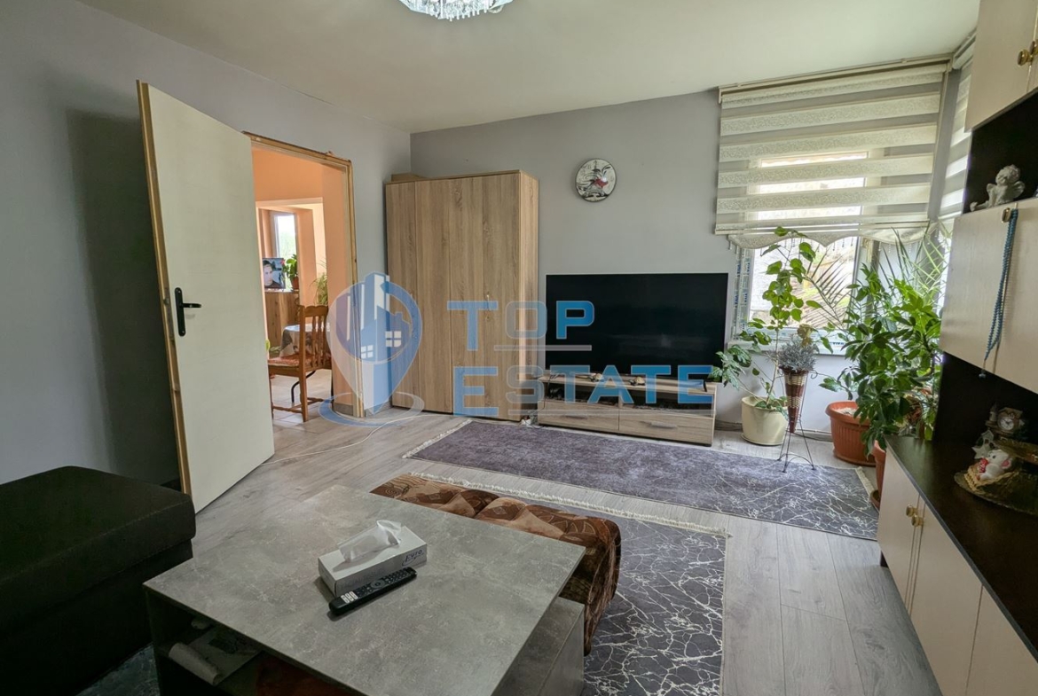 Ремонтирана тухлена къща на главната улица в село Добри дял, обл. Велико Търново - 0