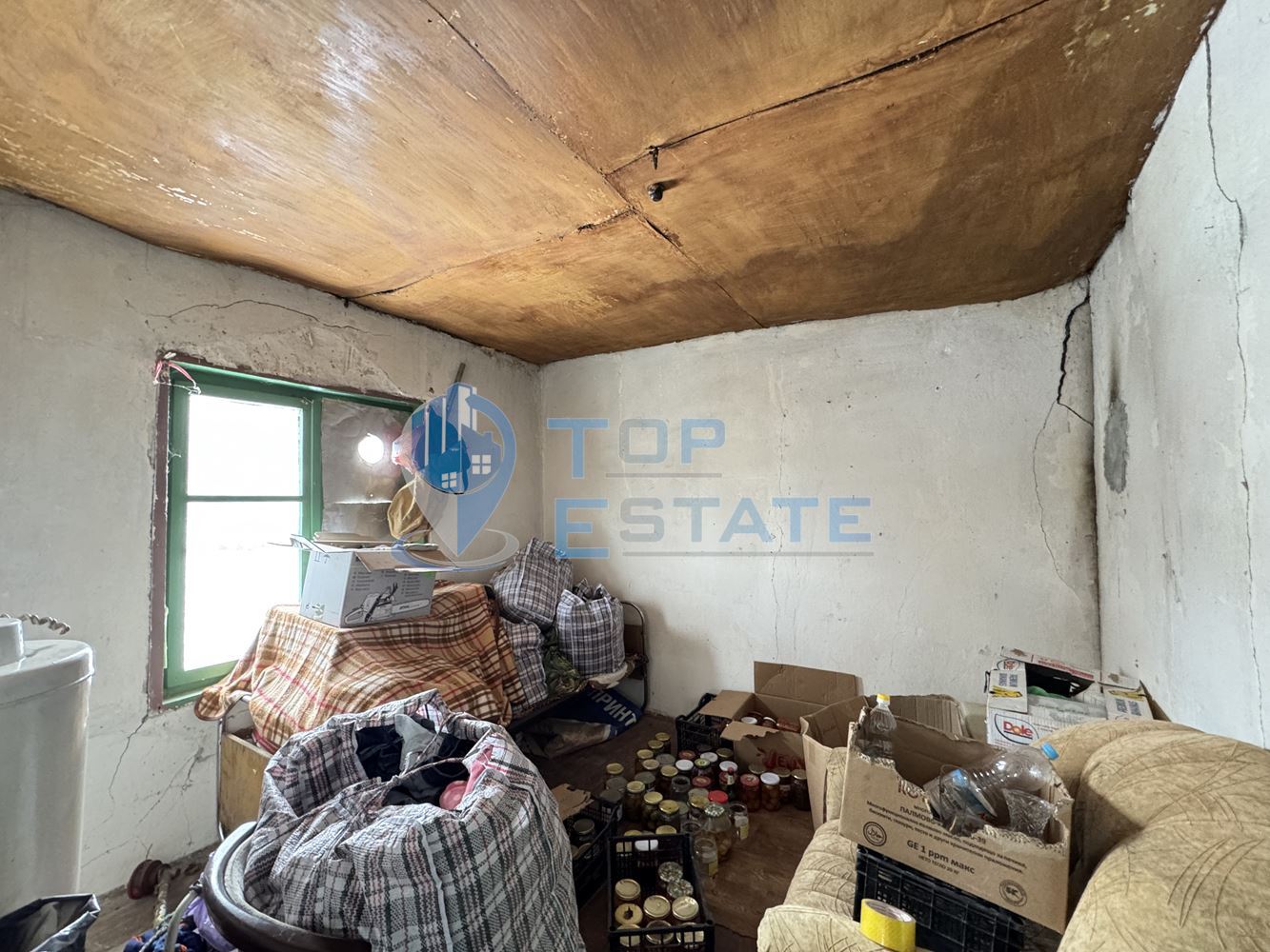 Двуетажна къща с голям двор в с. Скалско, област Габрово. - 0