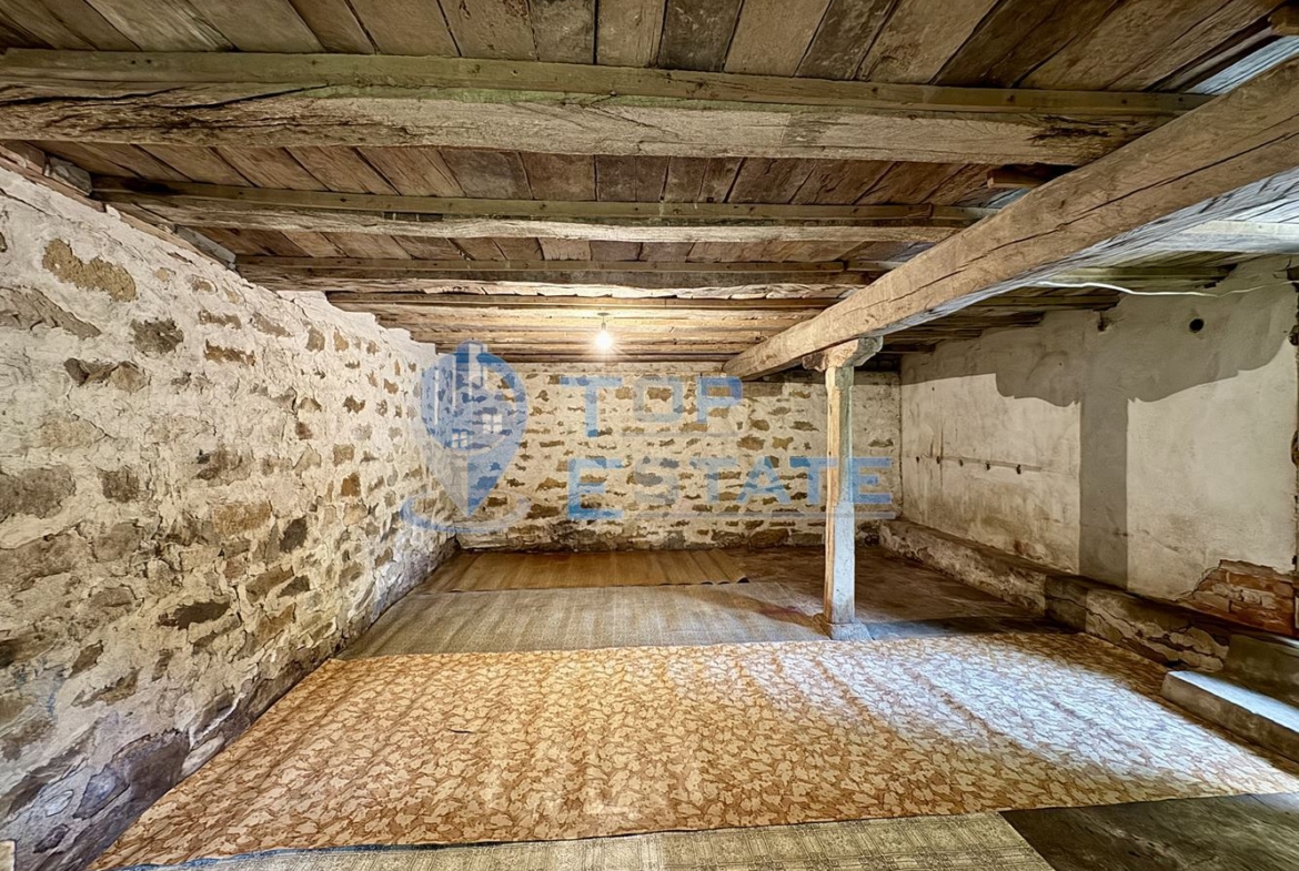 Тухлена къща с допълнителни постройки в село Миндя, област Велико Търново - 0