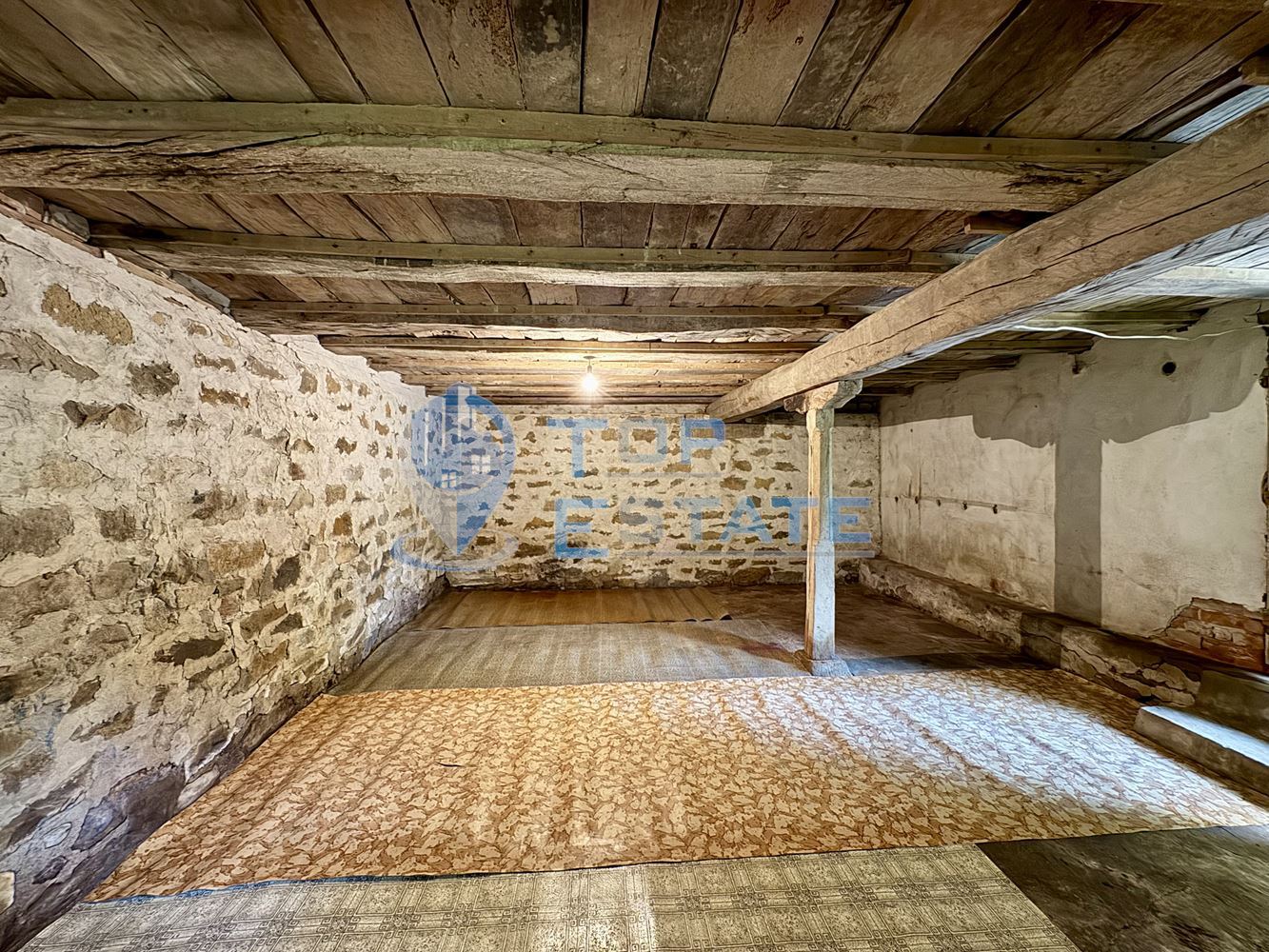 Тухлена къща с допълнителни постройки в село Миндя, област Велико Търново - 0