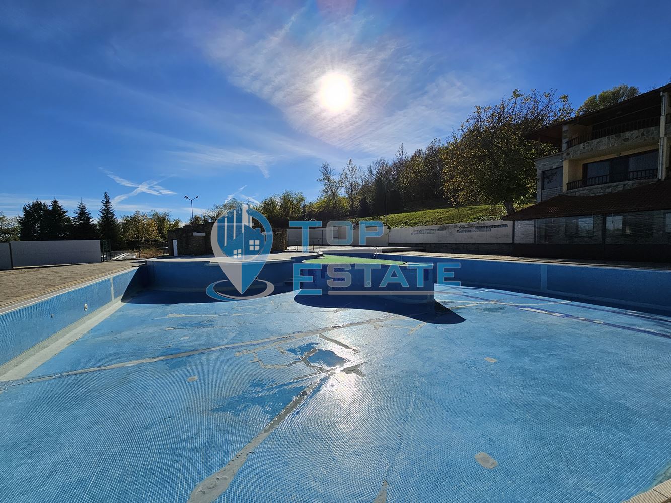 Хотел с три басейна и прекрасна панорама над гр. Лясковец-0 Хотел с три басейна и прекрасна панорама над гр. Лясковец - 0