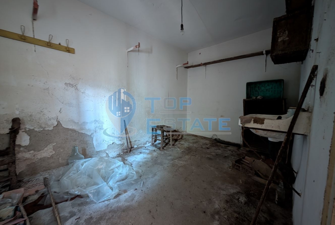 Двуетажна масивна вила в местност Арбанашко бърдо - 0