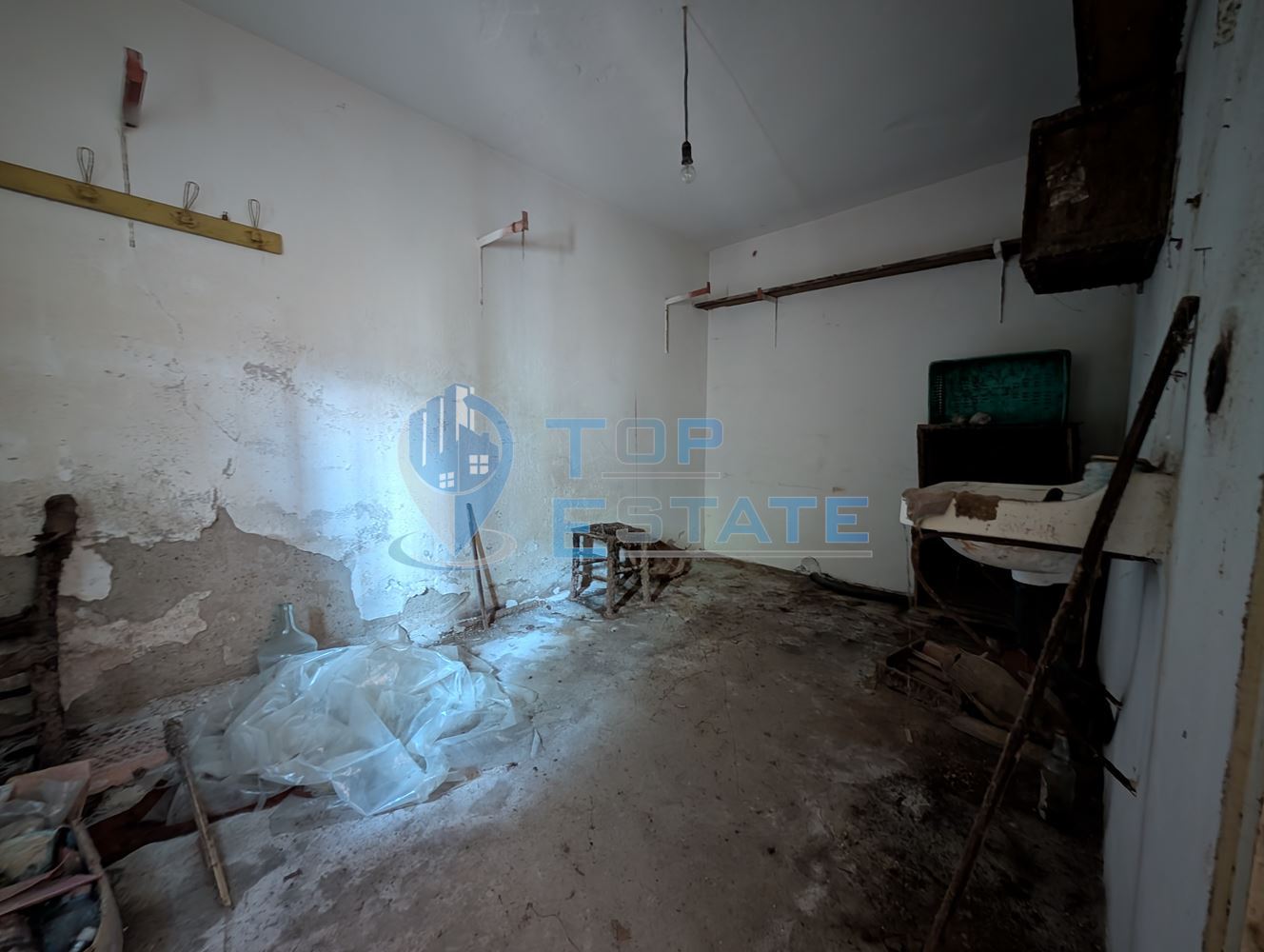 Двуетажна масивна вила в местност Арбанашко бърдо-0 Двуетажна масивна вила в местност Арбанашко бърдо - 0