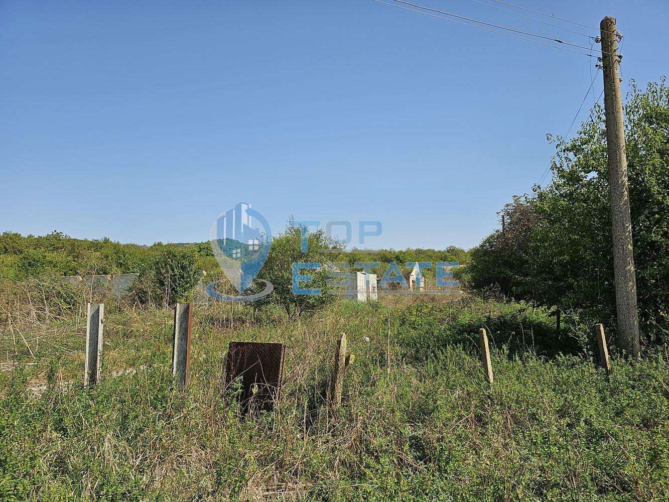 Промишлен имот с огромен парцел с трафопост в село Садина-0 Промишлен имот с огромен парцел с трафопост в село Садина - 0