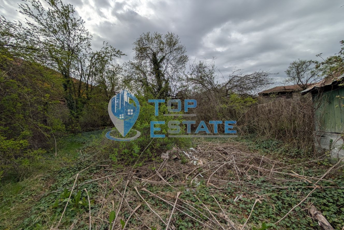 Двуетажна старинна къща с кладенец в село Малки Вършец - 0