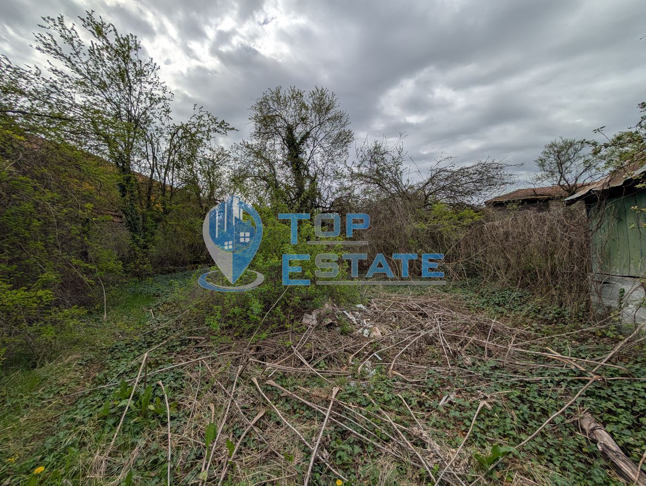 Двуетажна старинна къща с кладенец в село Малки Вършец - 0