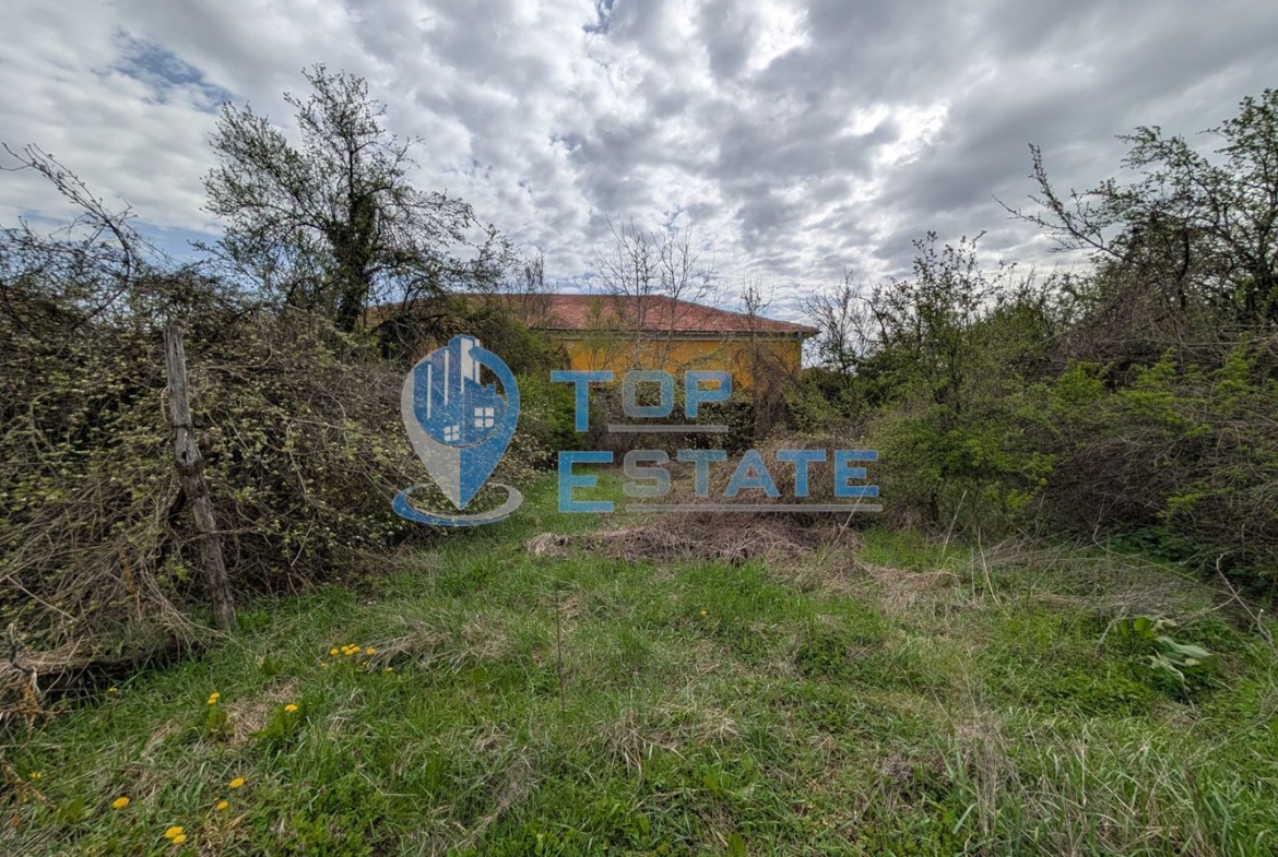 Двуетажна старинна къща с кладенец в село Малки Вършец - 0