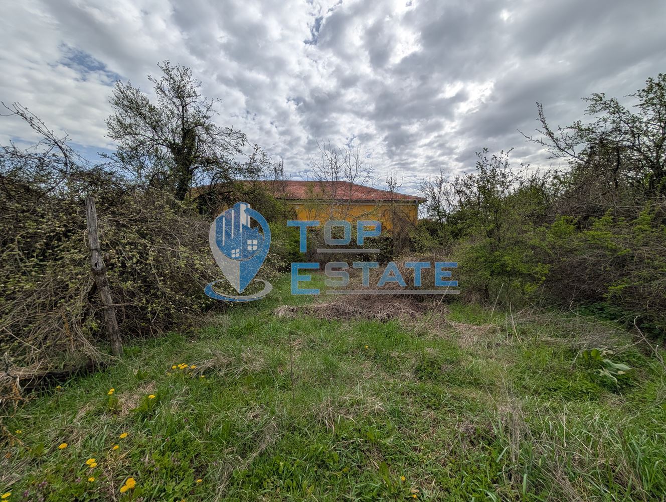 Двуетажна старинна къща с кладенец в село Малки Вършец - 0