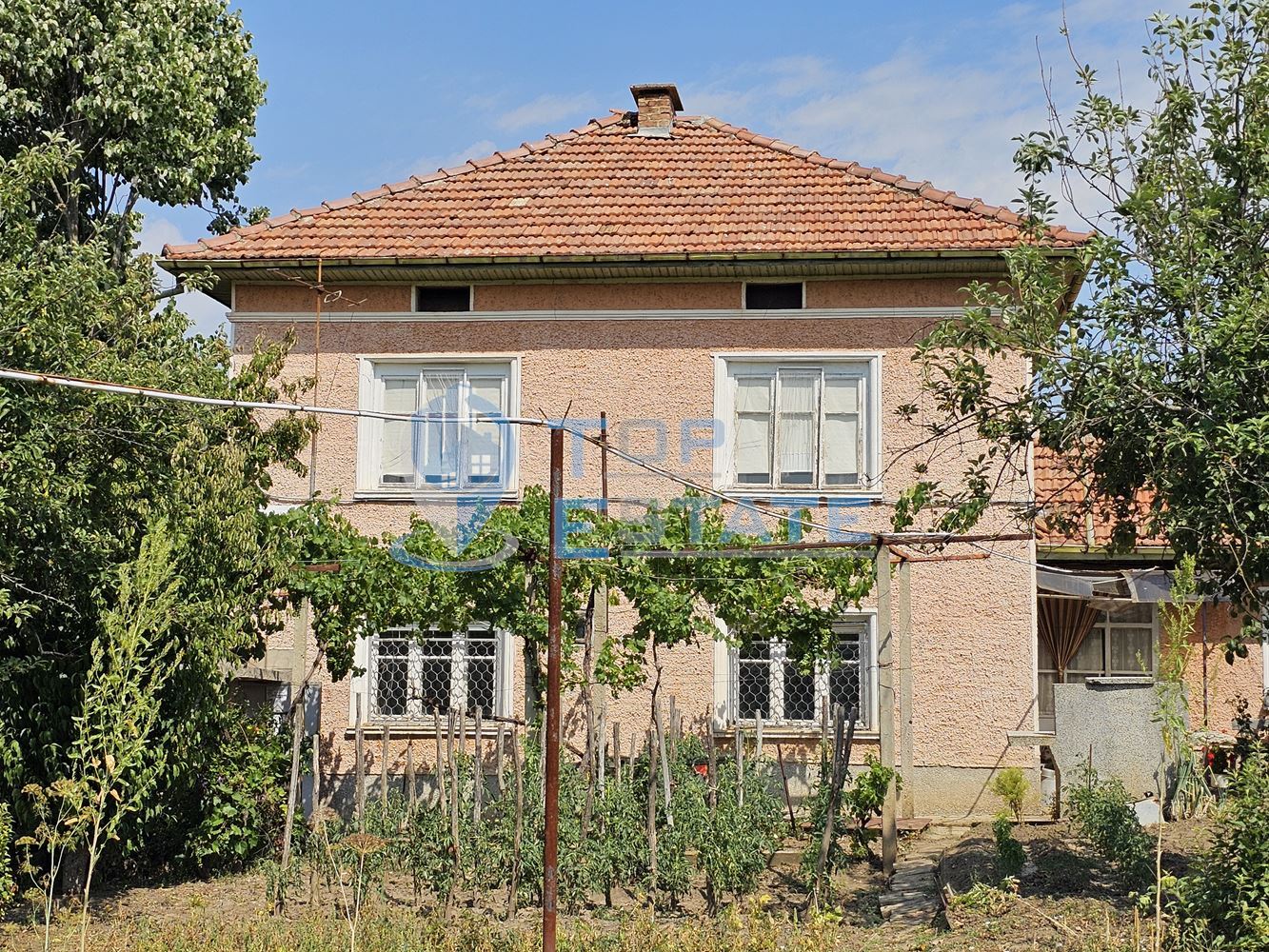 Двуетажна тухлена къща с гараж и голям двор в село Добромирка - 0